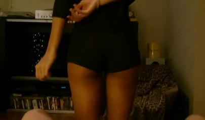 Skilled ebony gf blows a white wiener until it pops