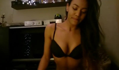 Skilled ebony gf blows a white wiener until it pops