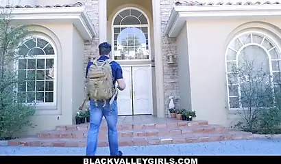 Celebrity Loni Legend seduces and fucks a stranger