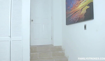 Ebony teen Xianna Hill gets dicked by her white stepbrother