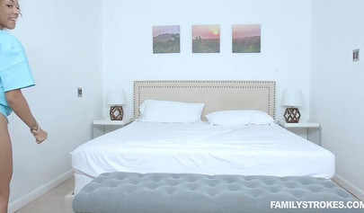 Ebony teen Xianna Hill gets dicked by her white stepbrother