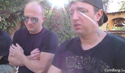 Ebony com seios gigantes Rachel Raxxx é espancada ao ar livre