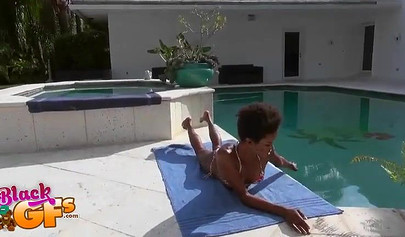 Ebony model Mila Dulce strips poolside and gives a BJ