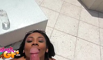 Skilled ebony Nia Nixon enjoys public IR sex