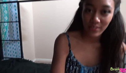 Ebony girlfriend Aria Skye gets screwed and jizzed