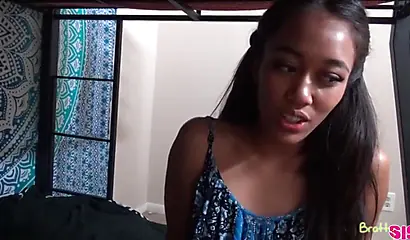 Ebony girlfriend Aria Skye gets screwed and jizzed