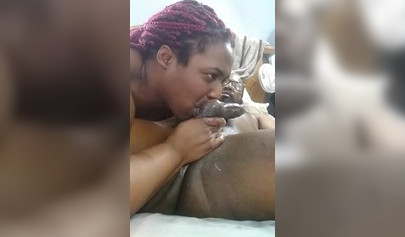 Amateur ebony blowing off her nasty man with glasses