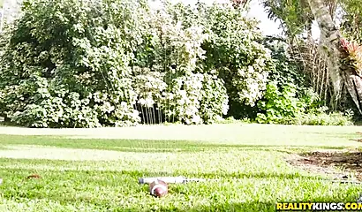 Black hottie Nia Nixon gives her white neighbor an outdoor BJ