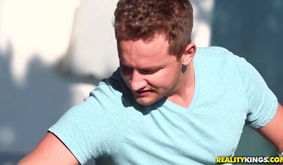 Yara Skye gets her pussy pleasured during a workout session