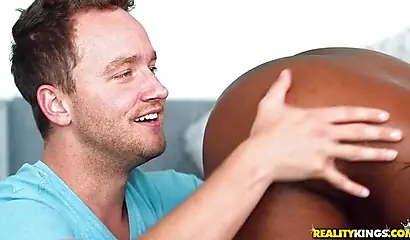 Yara Skye gets her pussy pleasured during a workout session