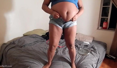 Amateur black chick shows off her impressive food eating skills