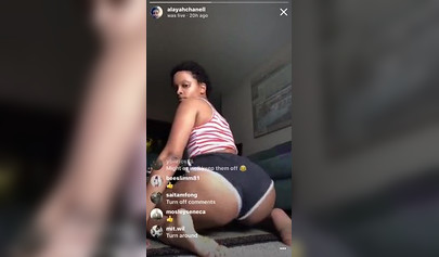 Horny amateur black babe shows off her impressive twerking skills