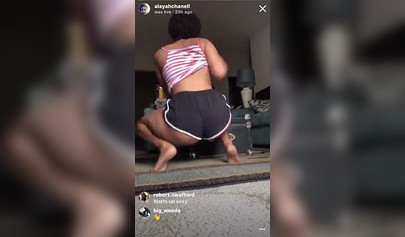 Horny amateur black babe shows off her impressive twerking skills