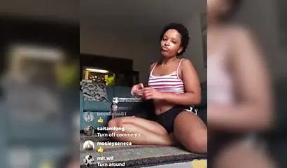 Horny amateur black babe shows off her impressive twerking skills