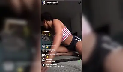 Horny amateur black babe shows off her impressive twerking skills