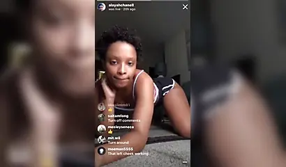 Horny amateur black babe shows off her impressive twerking skills