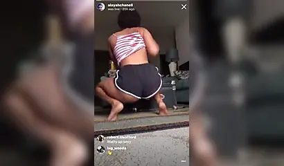 Horny amateur black babe shows off her impressive twerking skills