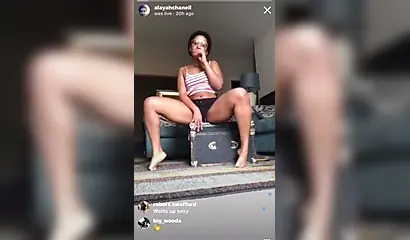 Horny amateur black babe shows off her impressive twerking skills