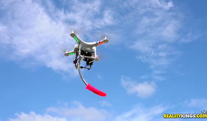 Николь Бексли и Адриан Майя хвастаются своими горячими телами