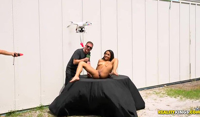 Николь Бексли и Адриан Майя хвастаются своими горячими телами