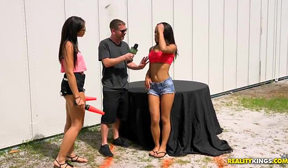 Николь Бексли и Адриан Майя хвастаются своими горячими телами