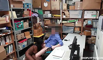 Astonishing black babe gets penetrated in the office of a security guard
