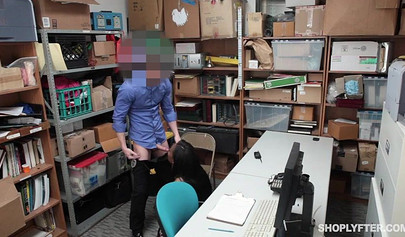 Shoplifter gets taught a lesson by sucking a hard donger