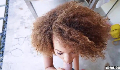 Cecilia Lion gets down on her knees to blow his donger