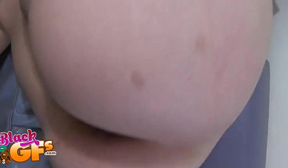 Naughty amateur girlfriend spreads her legs to get rammed hard