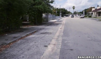 Sensational Anya Ivy gets her pussy pumped in the backseat