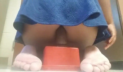 Amateur ebony chick takes a ride on her favorite sex toy