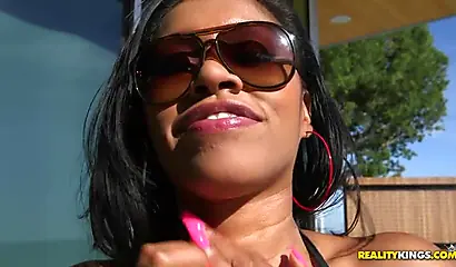 Seductive Yasmine De Leon gets to show off her fantastic figure