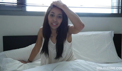 Beautiful stepsis Jasmine Summers gives a handjob to her stepbrother