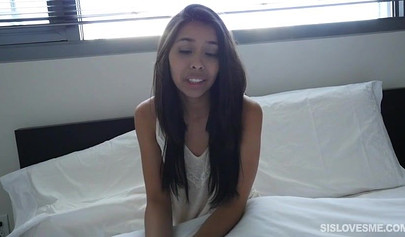 Beautiful stepsis Jasmine Summers gives a handjob to her stepbrother