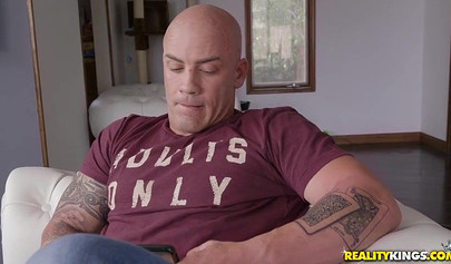 Stunning Tara Fox gets her body caressed and her cunt fingered