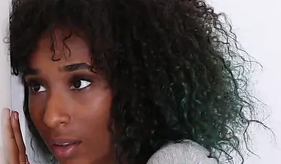 Kendall Wood just has to pleasure Riley King's wet snatch