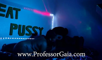 Amateur babe gets eaten by a stranger at the club