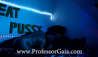 Amateur babe gets eaten by a stranger at the club