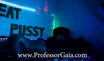 Amateur babe gets eaten by a stranger at the club