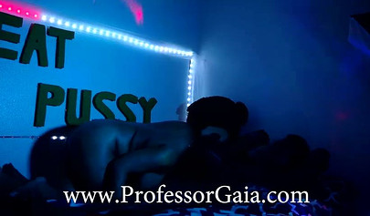 Amateur babe gets eaten by a stranger at the club