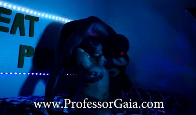 Amateur babe gets eaten by a stranger at the club