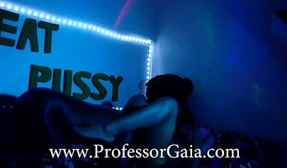 Amateur babe gets eaten by a stranger at the club