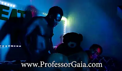 Amateur babe gets eaten by a stranger at the club