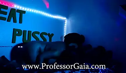 Amateur babe gets eaten by a stranger at the club