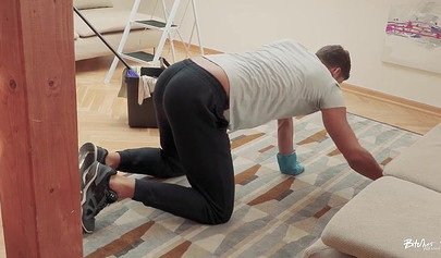 Luna Corazon makes him eat her pussy before he nails her