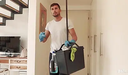 Luna Corazon makes him eat her pussy before he nails her