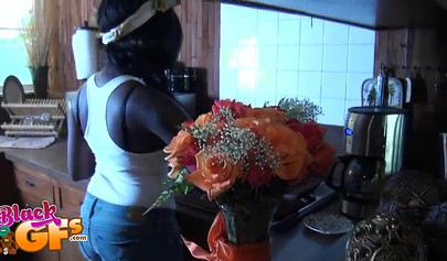 Black babe takes off her clothes and shows her curves