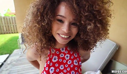 Cecilia Lion takes off her shirt to make a quick buck