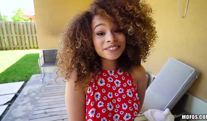 Cecilia Lion takes off her shirt to make a quick buck