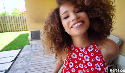 Cecilia Lion takes off her shirt to make a quick buck